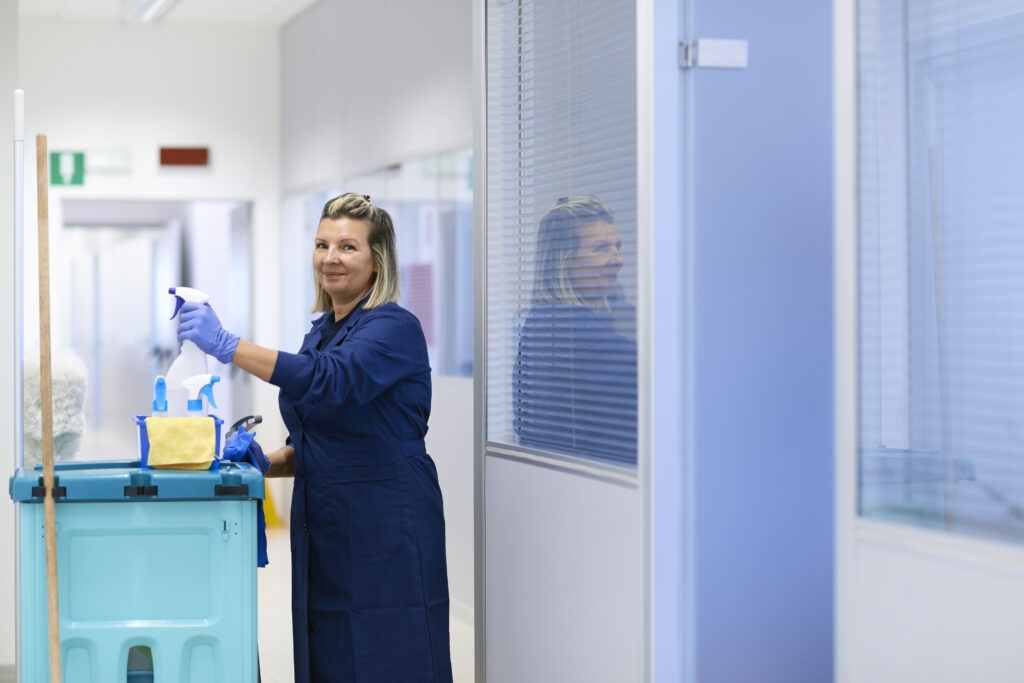 Kontori koristus ja hoolduskoristus CleanFixi meeskonnalt